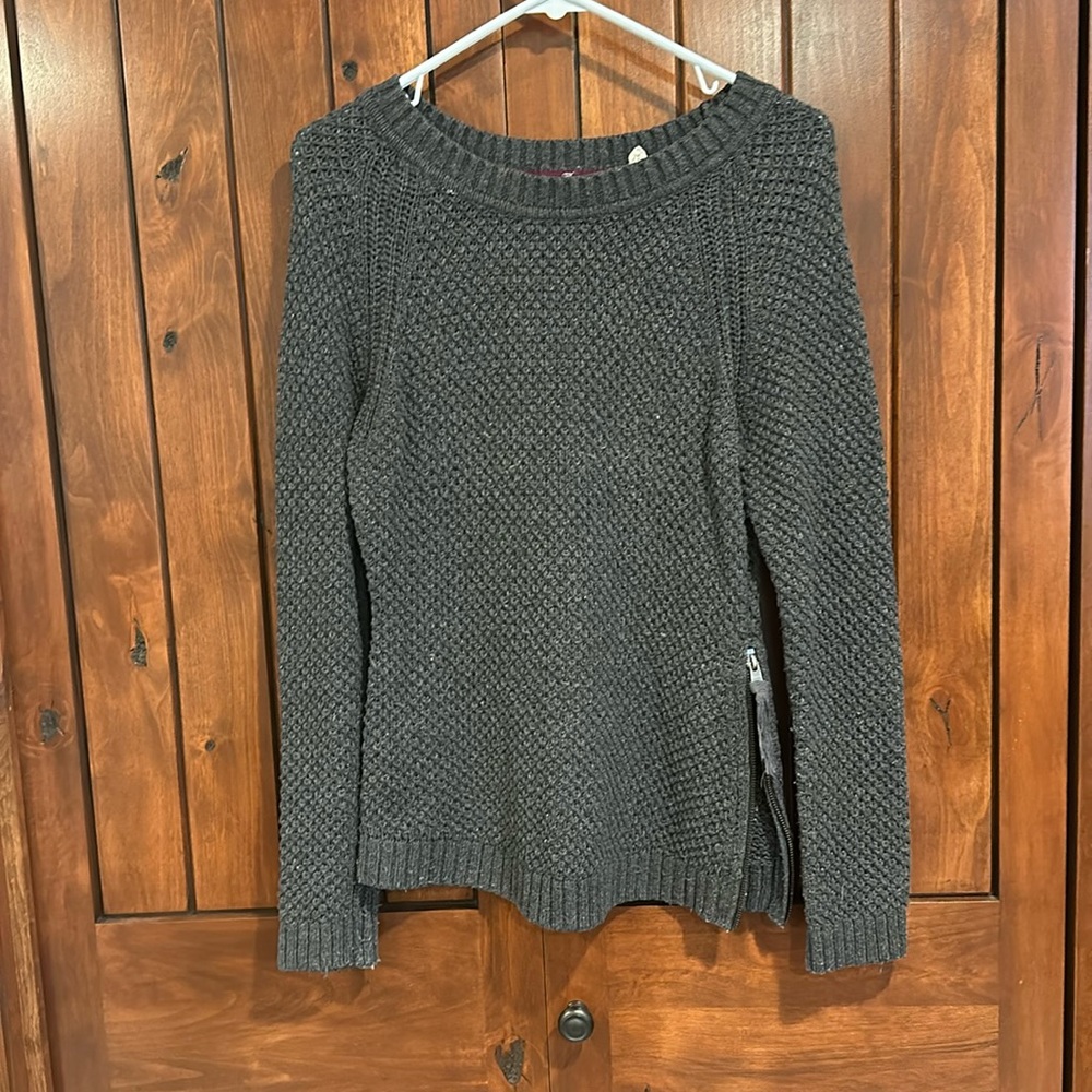 H&M gray sweater with zipper detail on side